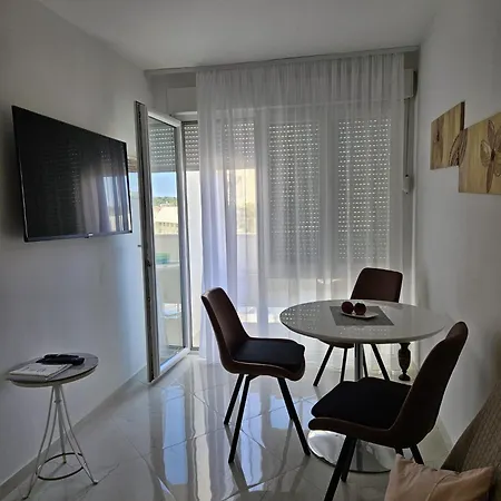 Apartment Frane